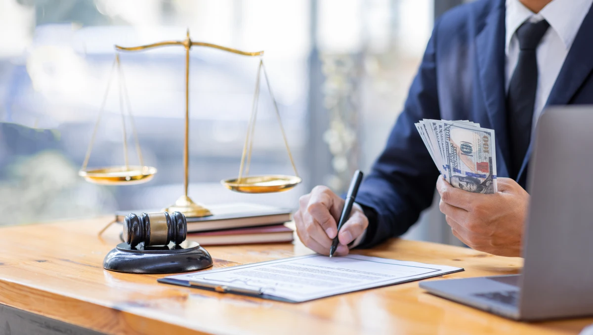 Le rôle crucial des notaires dans les transactions immobilières : obligations et responsabilités